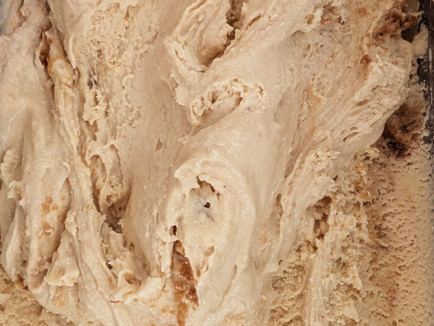 Frisch produziertes Tiramisu-Gelato